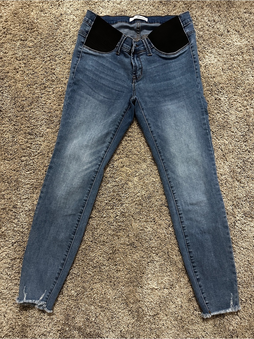 #151 KanCan Women’s Maternity Skinny Jeans in Medium Blue, size 7/27